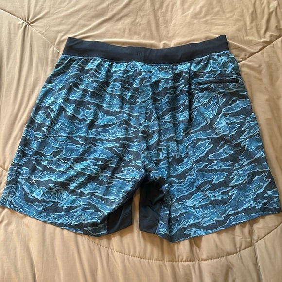 Lululemon T.H.E. Short Linerless 7" - Tiger Camo Multi Blue - Size XL - Picture 8 of 8